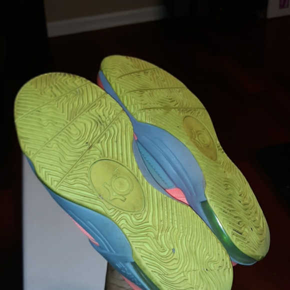 Kevin Durant Sneakers (KDs) Worn For A Week. - Picture 3 of 4